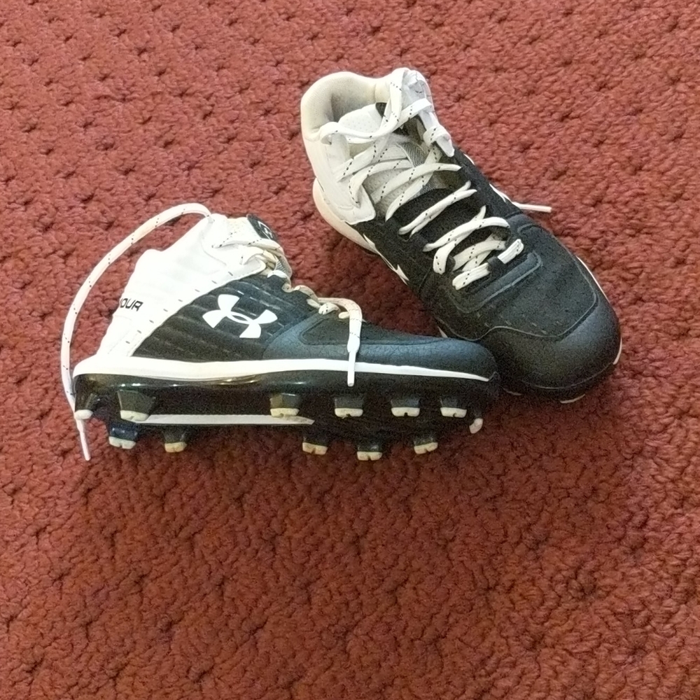 Baseball cleats
